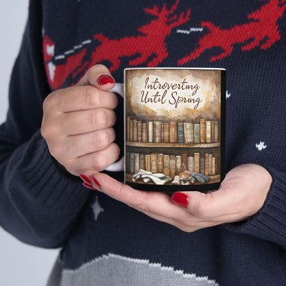 Literary Ceramic Coffee Mug: Bookshelf & Cat Design - Gift for Book Lovers